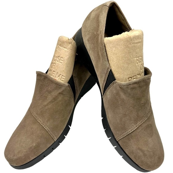 Clarks Shoes - Clarks Daelyn Monarch Slip On Comfort Shoes Olive Tan Suede Elasticized Sides 9